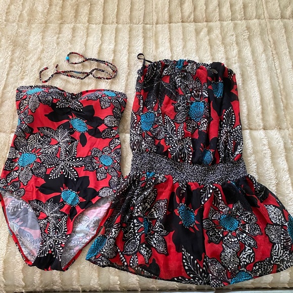 Swim Suit Set With Matching Coverall - Picture 1 of 6